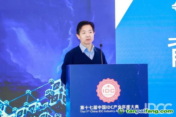 北京航空航天大學(xué)航空科學(xué)與工程學(xué)院人機(jī)與環(huán)境工程 制冷及低溫工程教授、博導(dǎo)，中國(guó)制冷學(xué)會(huì)學(xué)術(shù)委員會(huì)委員、北京制冷學(xué)會(huì)常務(wù)理事袁衛(wèi)星